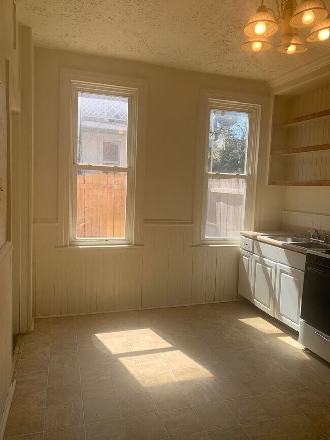 Building Photo - 1st Floor West End York City