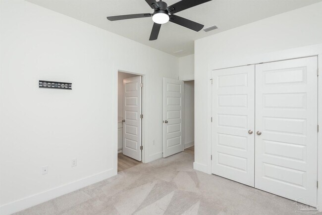Building Photo - 874 Windhill Dr