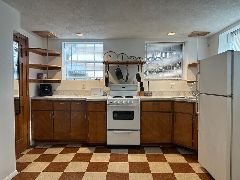 Building Photo - 92 Sciarappa St