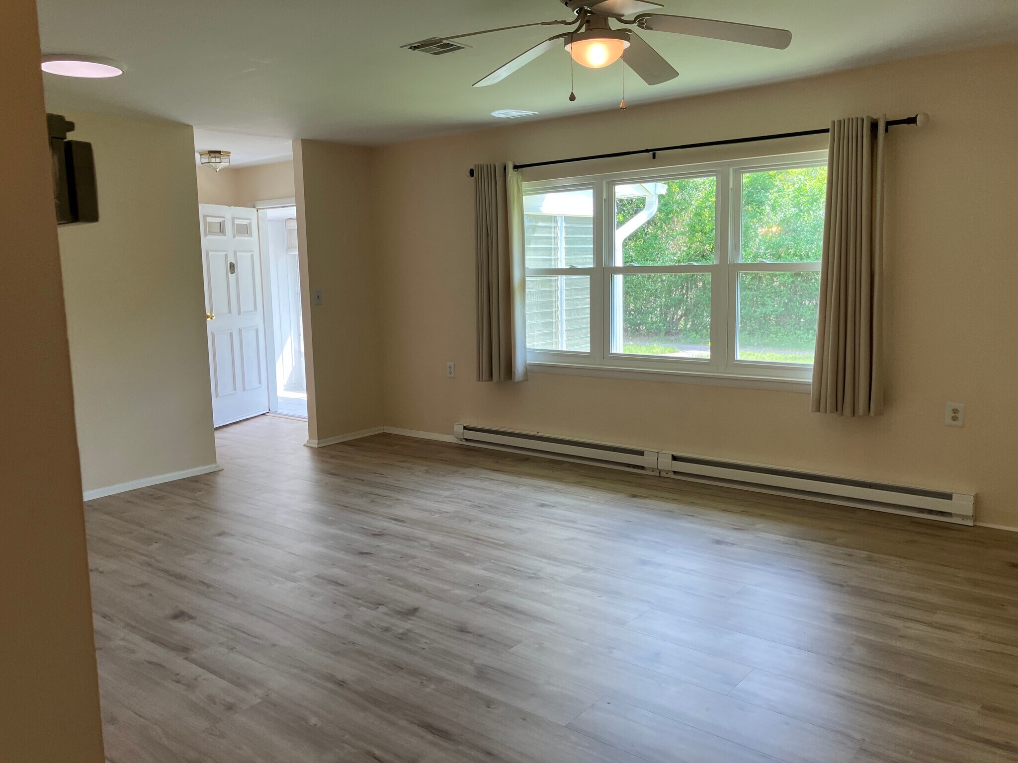 Building Photo - 335A Canterbury Ct