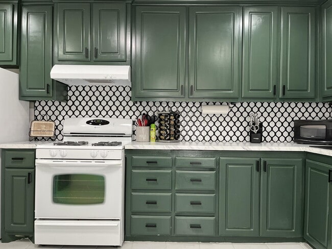 Building Photo - 2611 31st St