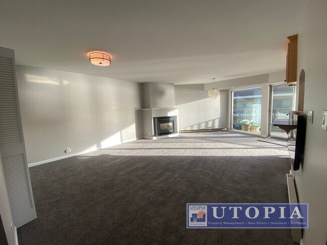 Building Photo - Ocean Views: 2Bd/2Ba + Office - Sunny, Top Floor Condo, Deck, Pool & Hot Tub