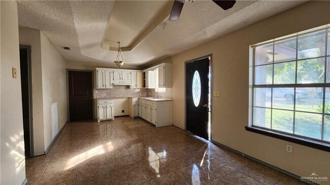 Building Photo - 11 Oak St