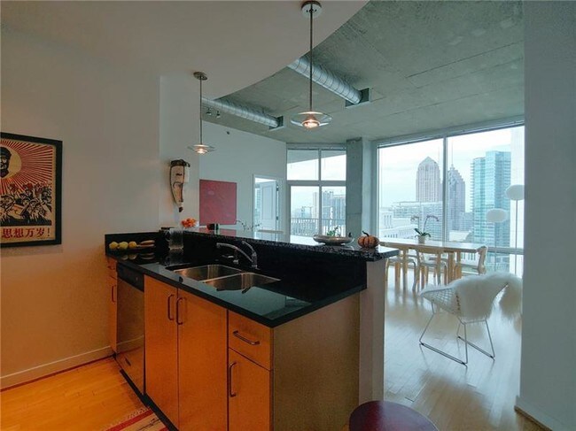 Building Photo - 943 Peachtree St NE