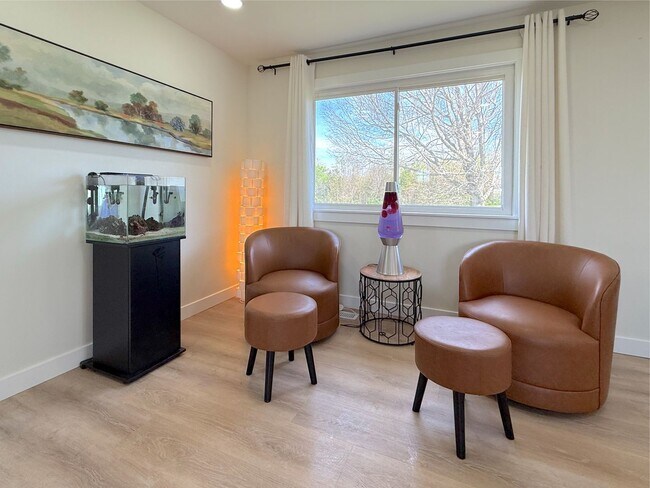 Building Photo - **August 2026** 3 bed | 2 bath with HUGE yard, Bonus Room, Fire Pit & Garage.