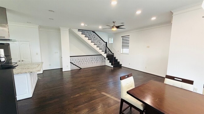 Building Photo - 150 Carson Ct