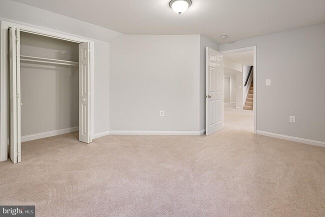 Building Photo - 3910 Canterbury Way