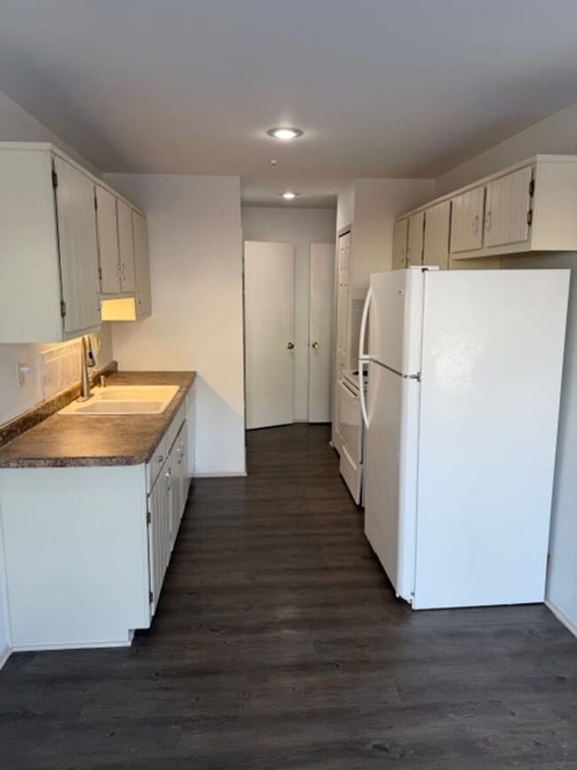 Building Photo - 2 BED - 1.5 BATH CANTON CONDO -----NORTHWIND