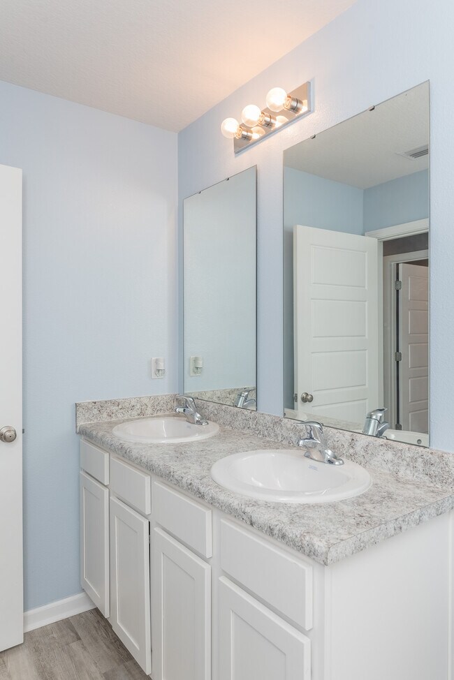 Building Photo - 5720 Blackhorse Cir