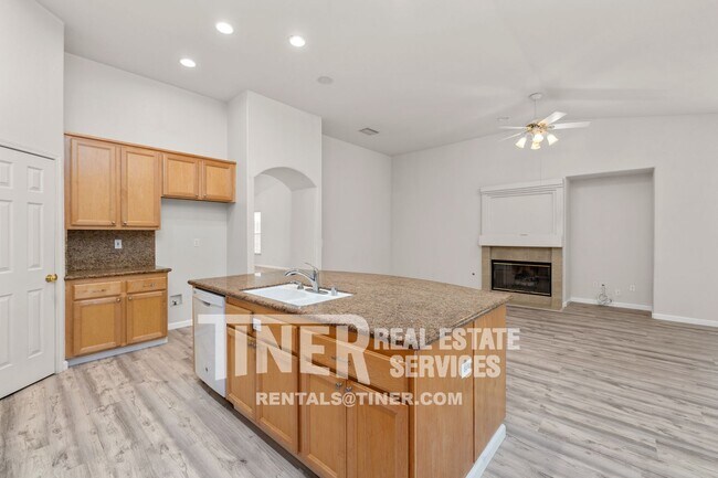 Building Photo - 51 Tulip Tree Cir