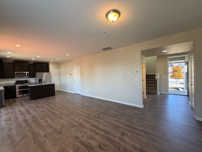 Building Photo - Spacious Modern Puyallup Home