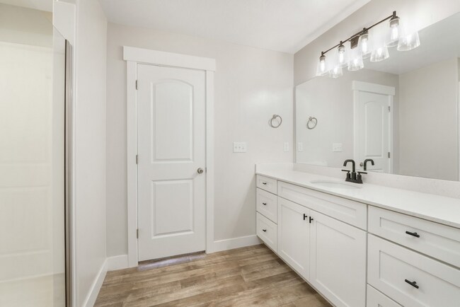 Building Photo - Pet-Friendly 3-Bedroom Rental Near Thanksg...