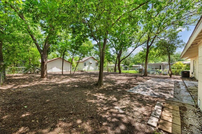 Building Photo - 5302 Robinsdale Ln