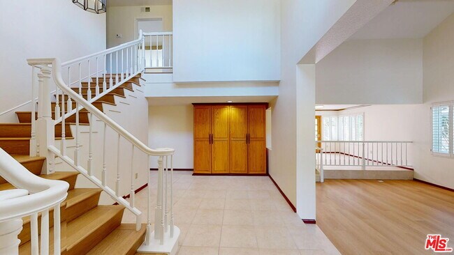 Building Photo - 7814 Woodhall Ave