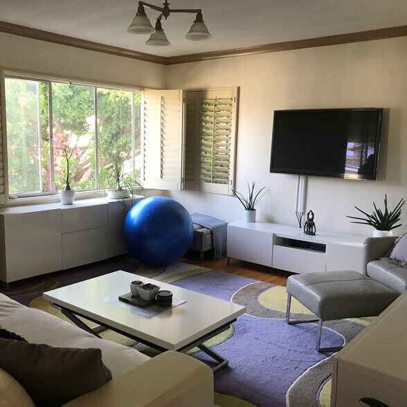 Living Room - 927 20th St