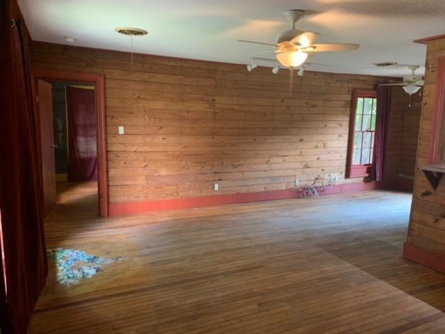 Building Photo - 1021 Oak Dr