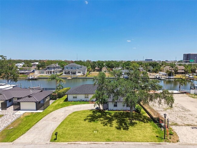 Building Photo - 3913 Fontainebleau Dr