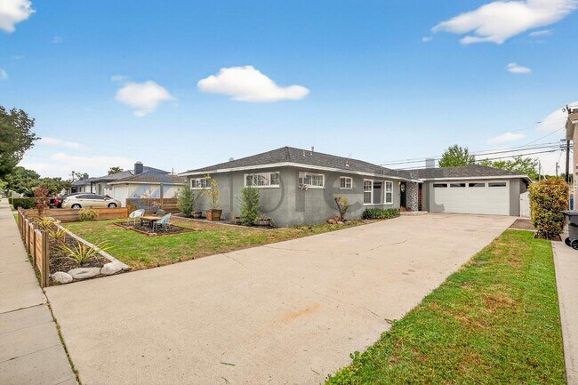 Building Photo - 6150 Coke Ave