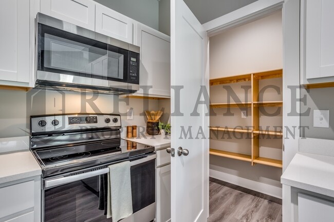 Building Photo - 4940 N Vassar Ave