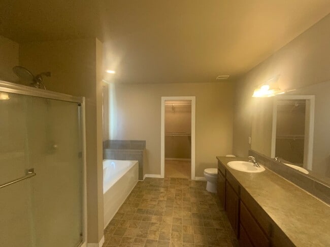 Building Photo - Beautiful Spanaway Home! Apply Today