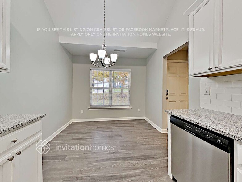 Building Photo - 1470 Mitchell Glen St