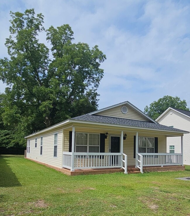 Building Photo - The Kind of Home You Walk into and Instantly Picture Yourself Living In