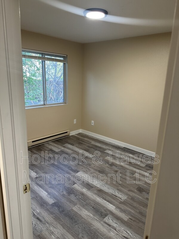 Building Photo - 4531 Boardwalk Dr