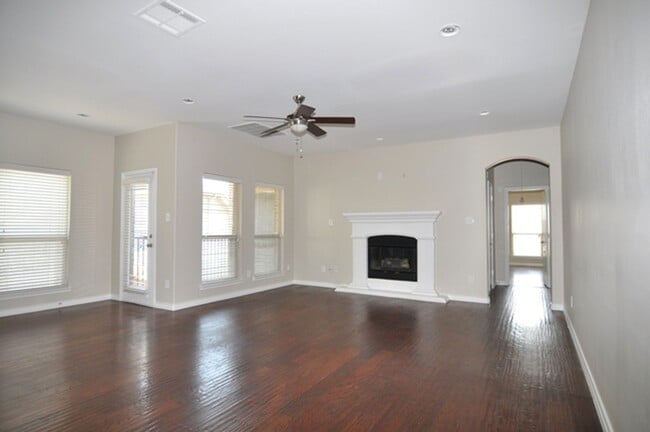 Building Photo - 6872 Regello Dr