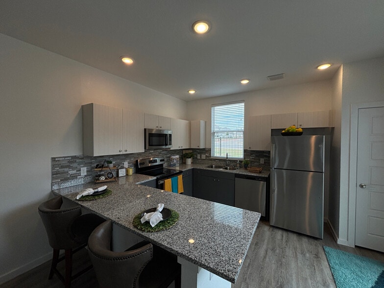 Building Photo - 151 Rikardson St