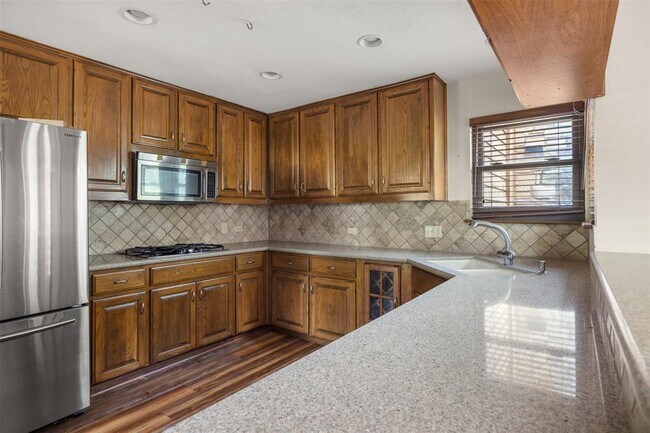 Building Photo - 6007 Ivy Hills Dr