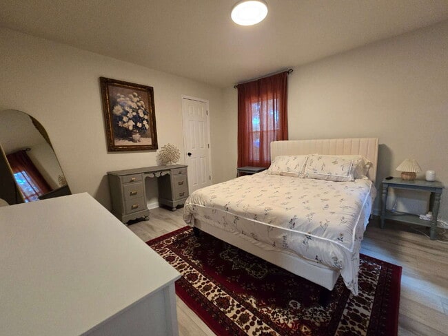 Building Photo - Fully Furnished Two Bedroom