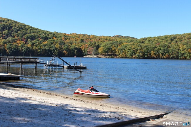 Building Photo - 18 Brighton St