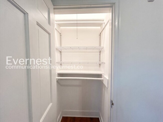 Building Photo - 756 S Willett St