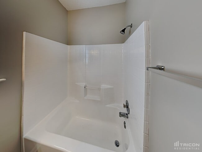 Building Photo - 101 Royal Crest Dr