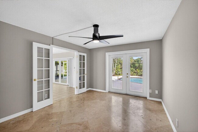 Building Photo - 1242 N Harbor Dr