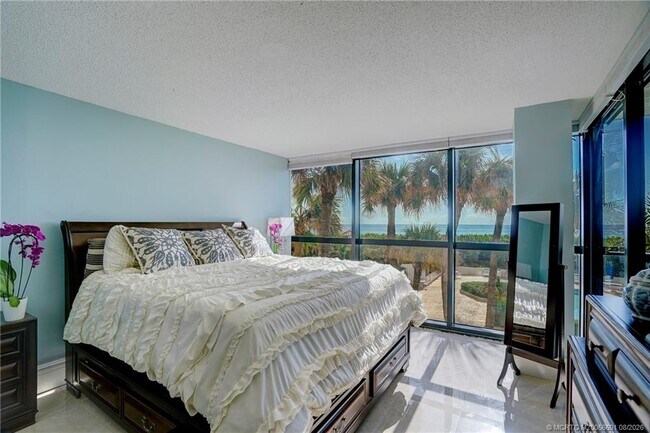 Building Photo - 10410 S Ocean Dr