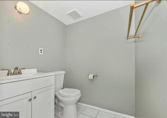 Building Photo - 381 W Thornhill Pl