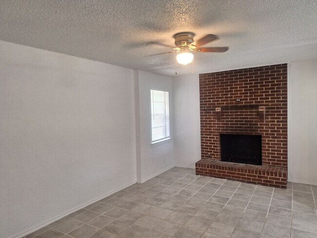 Building Photo - 6005 Barry Dr