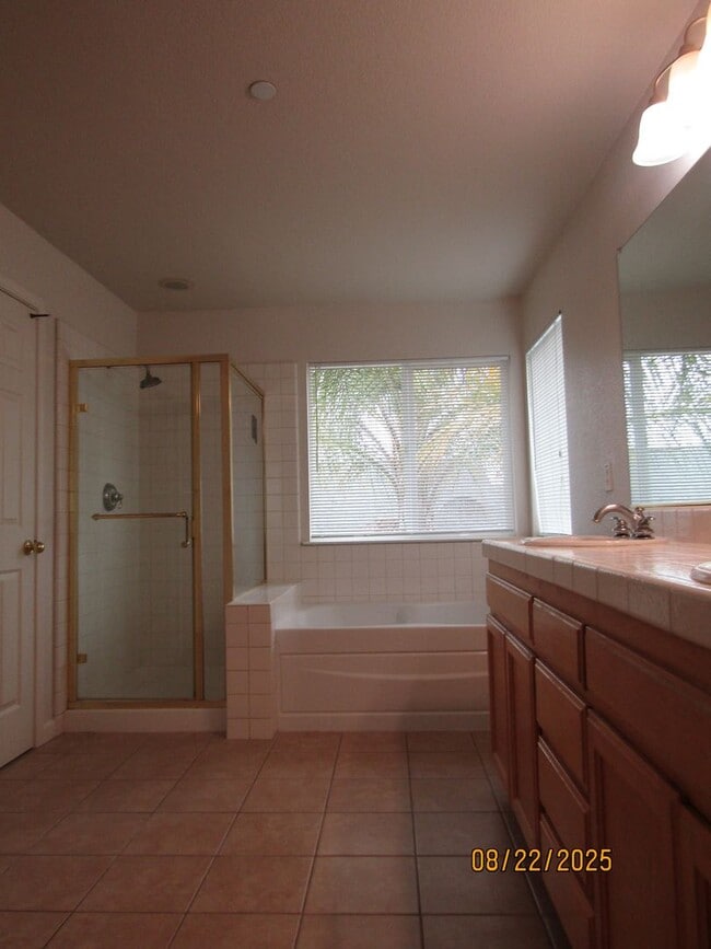 Building Photo - Beautiful Home Near Golf Course!! Brand ne...