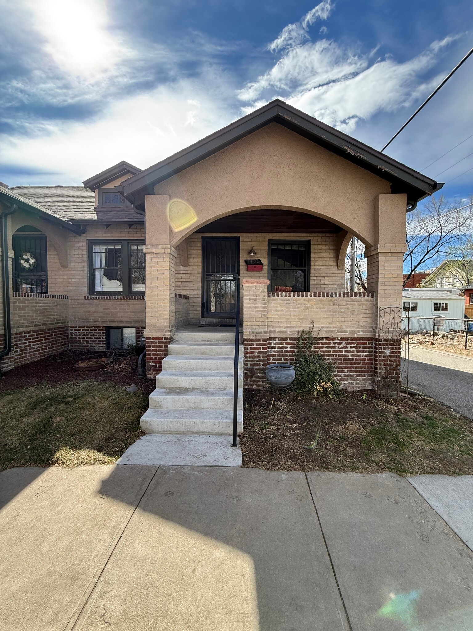 Building Photo - 1420 E 5th Ave