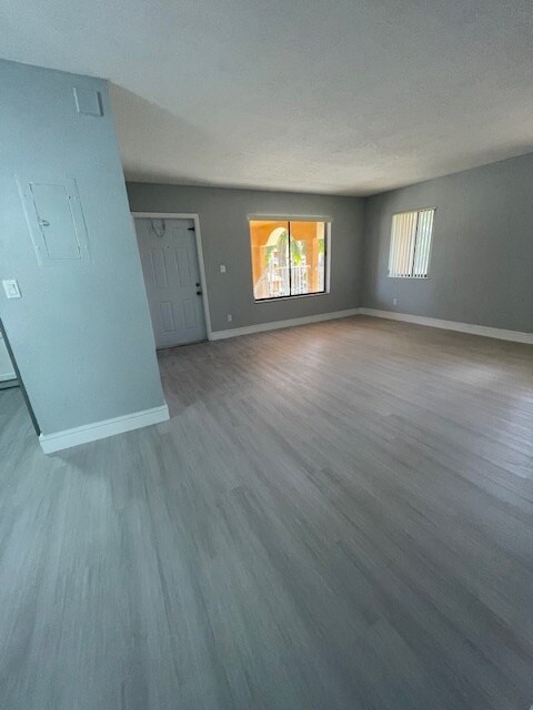 Building Photo - 6900 SW 39th St