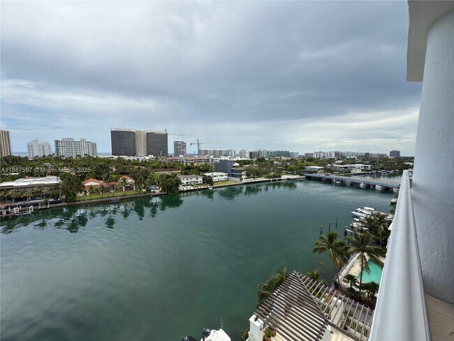 Building Photo - 9751 E Bay Harbor Dr
