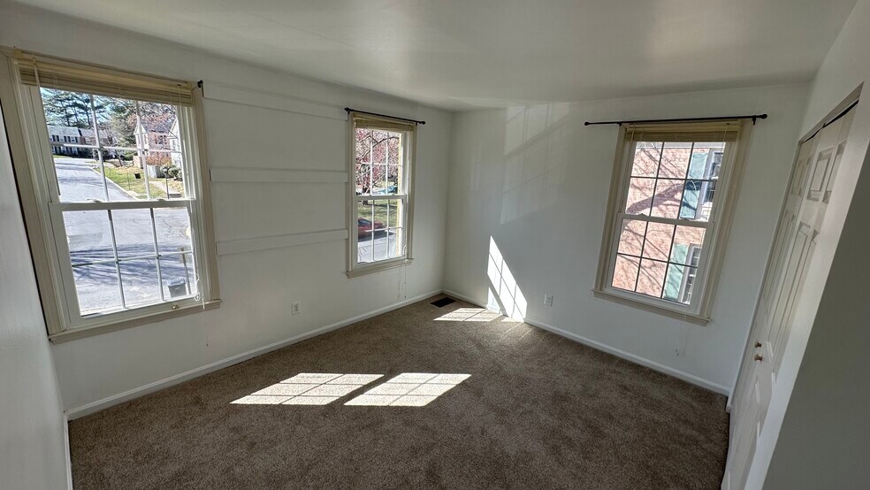 Building Photo - 9200 Weathervane Pl