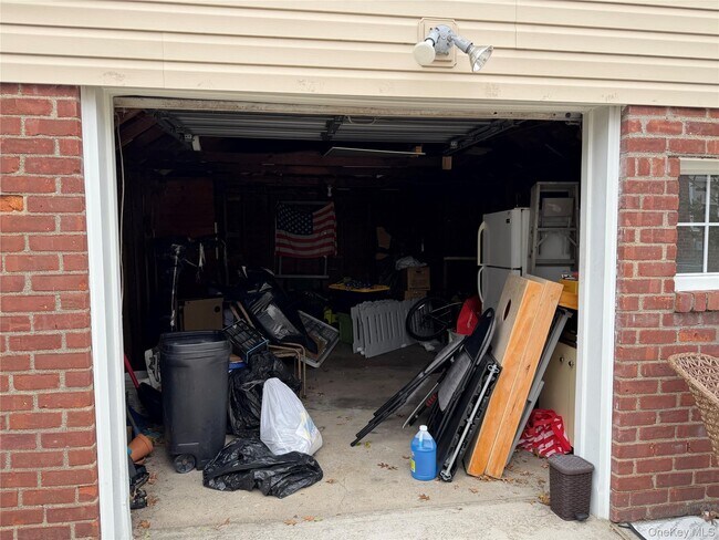 Building Photo - 222 Colonial Ave