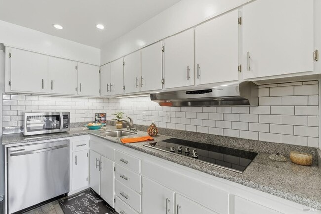 Building Photo - 34 Andrew Dr