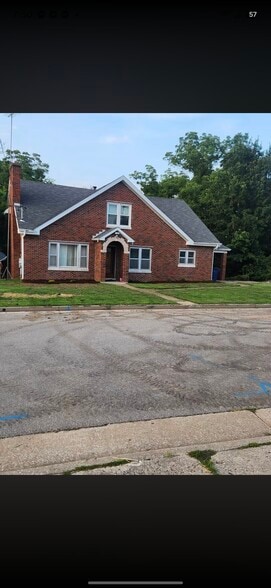 Building Photo - 1602 Saint Marys Blvd