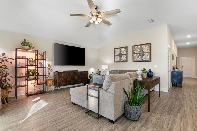 Building Photo - Beautiful Home Near Tyndall AFB