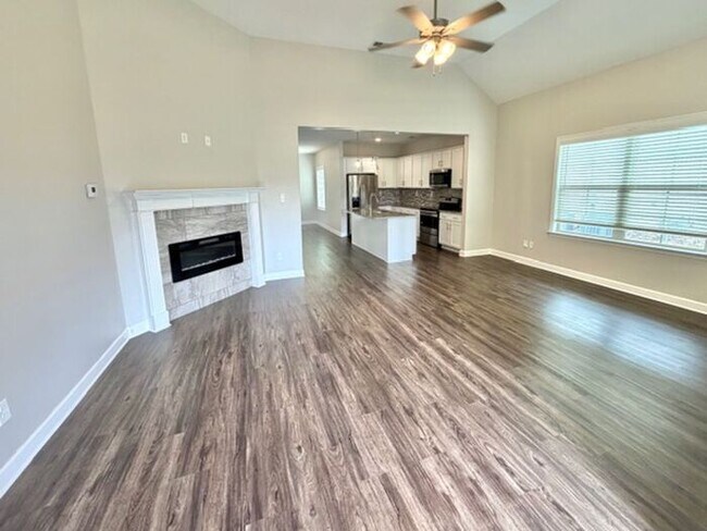 Building Photo - Now Leasing a 4-Bedroom 3 Bath Home In Somerville