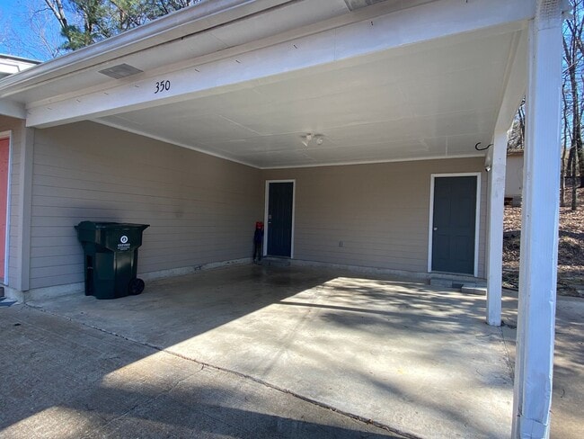 Building Photo - 3BR/2BA Home