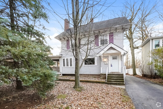Building Photo - 12996 Cedar Rd